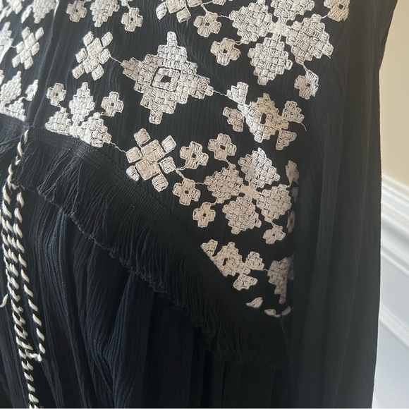 Mossimo, Black & Ivory embroidered open front Boho fringed blouse/cardigan. - Picture 13 of 15